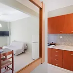 Niki 1 Bedroom 5 Guests