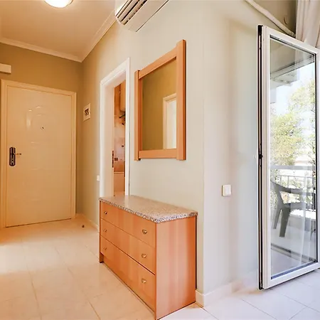 Niki 1 Bedroom 5 Guests