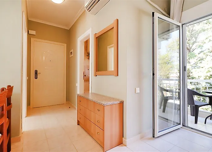 Niki 1 Bedroom 5 Guests